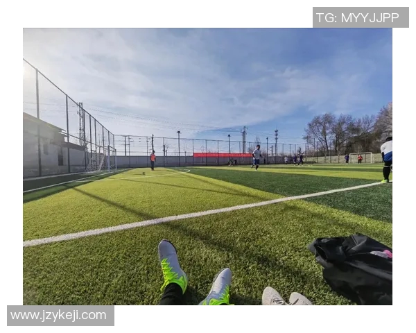 王丽独家解析足球技巧与战术分享助你提升球场表现